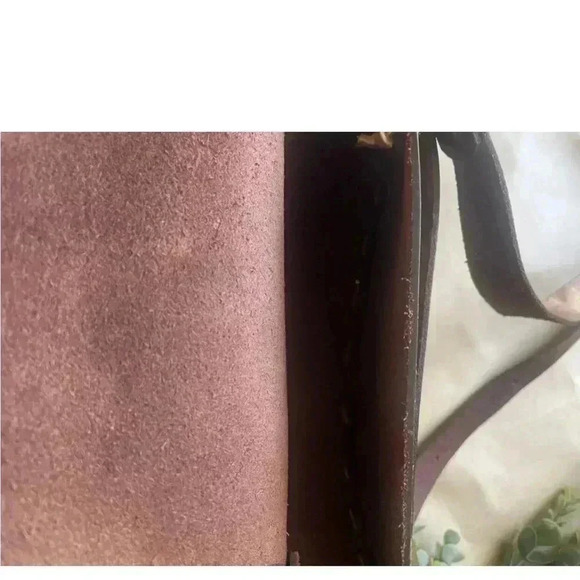 Handmade Leather Crossbody
Purse OS - Picture 5 of 10